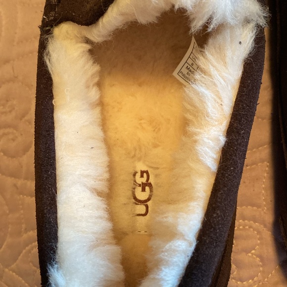 UGG  Men Slippers - Picture 4 of 6
